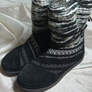 Tom's boots women's size 7 suede style mocassins